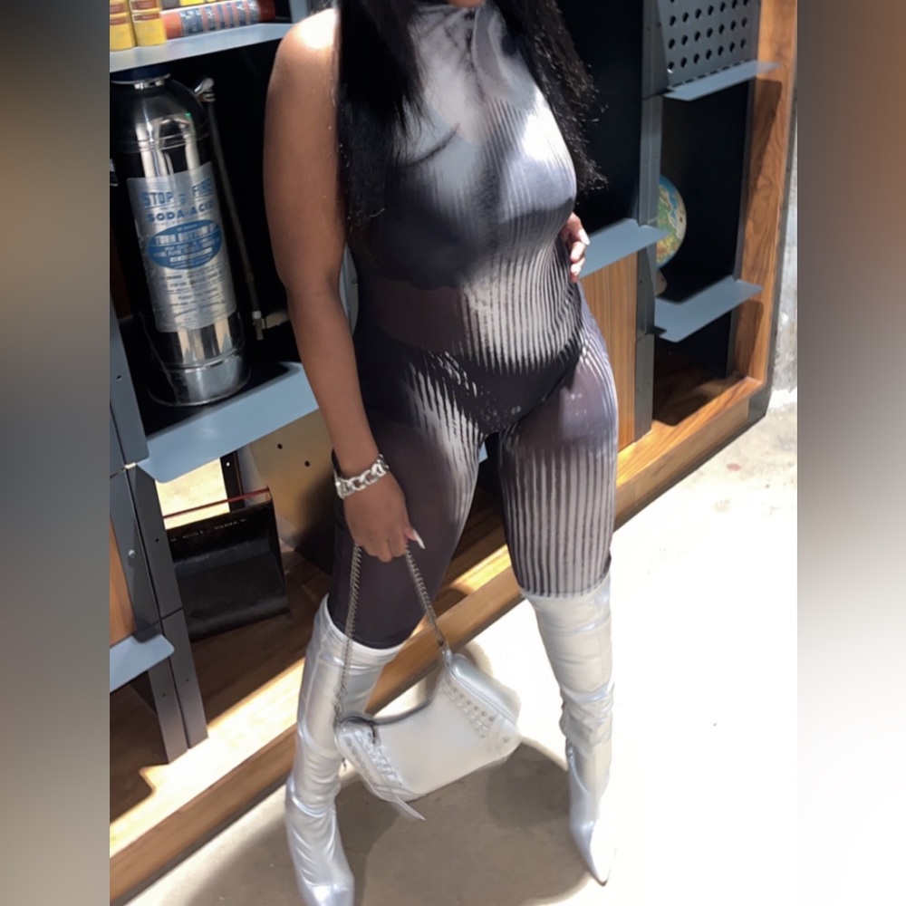 Mesh Bodyprint Jumpsuit 😍 Black and White